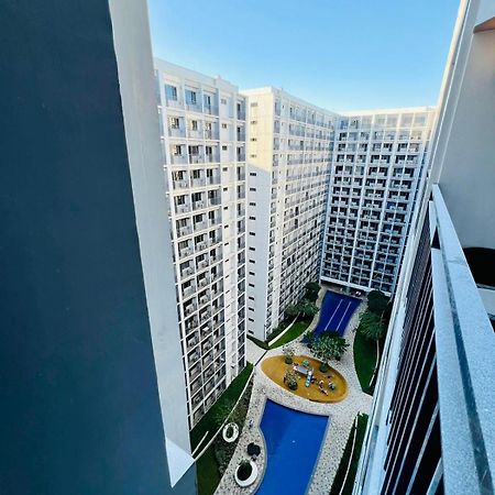 Shore 2 Residences Tower 2 Pasay Bagian luar foto